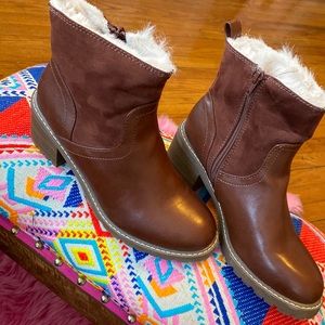 Ankle Cowboy Boots With Fur!